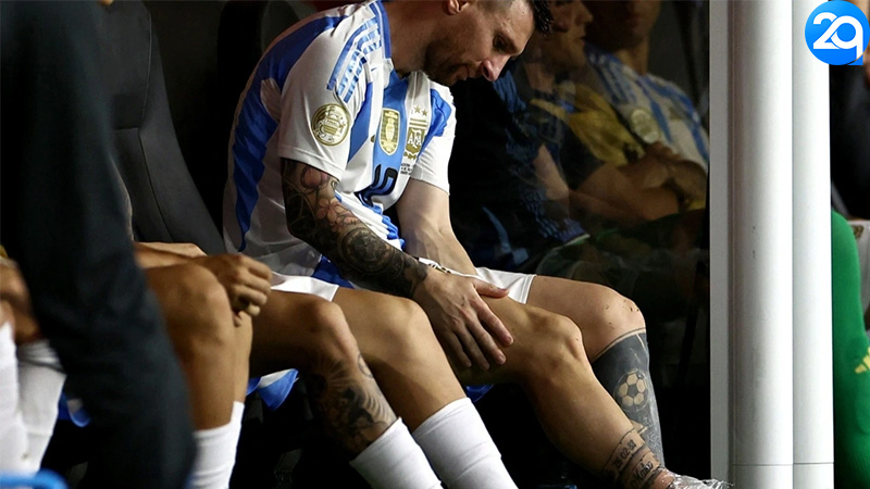 Lionel Messi Chưa Xác Định Ngày Trở Lại: Inter Miami Đối Mặt Thách Thức Lớn 1 lionel messi dang bi chan thuong day chang mat ca