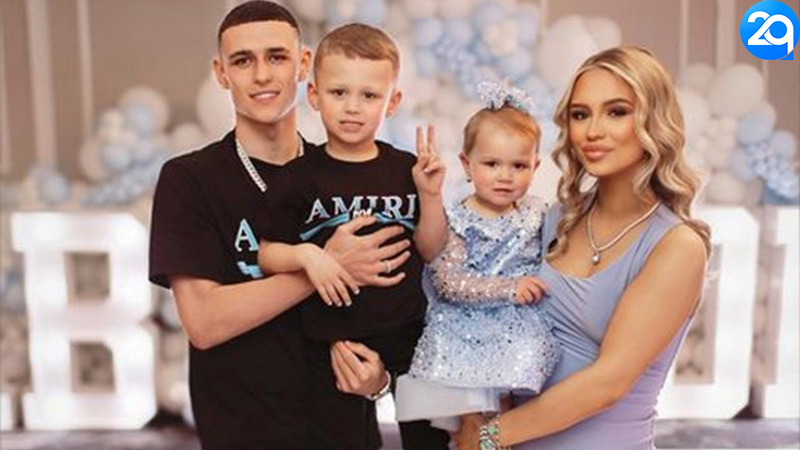 Những WAGs Đặc Biệt Đứng Sau Các Ngôi Sao Bóng Đá Anh 3 wags-3