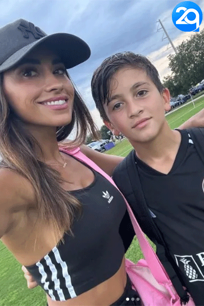 Antonela Roccuzzo: "Bà mẹ bóng đá" gây sốt mạng xã hội với loạt ảnh tự sướng cùng con trai Thiago 1 antonela-roccuzzo-1