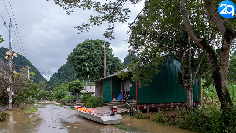 Người Dân Vùng Lũ Tâm Bão Quảng Bình Chống Chọi Với Thiên Tai 2 tam-bao-quang-binh-2