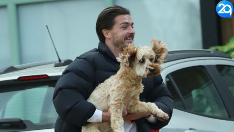 Jack Grealish Rạng Rỡ Khi Lần Đầu Xuất Hiện Cùng Sasha Attwood, Bé Mila Và Cún Skye 1 jack-grealish-1