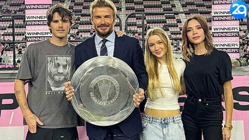 Vợ Và 2 Con Của Beckham Gây Sốc Với Màn Ăn Mừng Kỷ Lục Mới 1 vo-va-2-con-cua-beckham-1