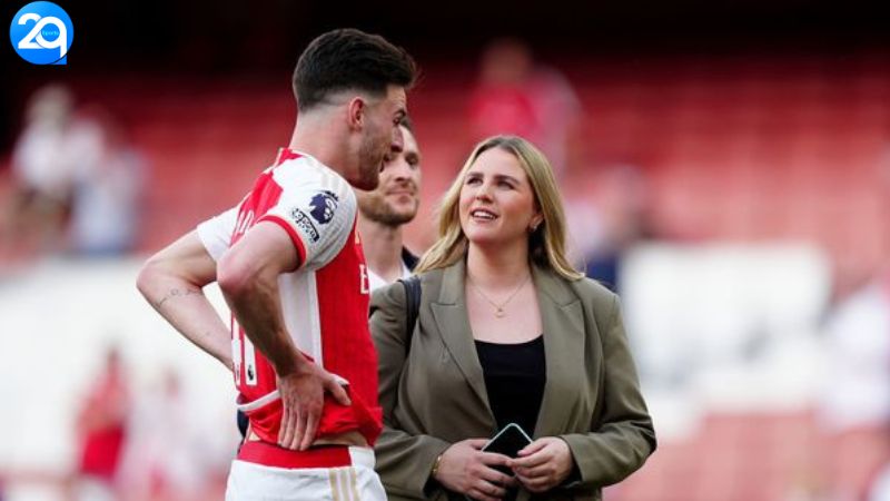 Dani Dyer Đáp Trả Gay Gắt Khi Bạn Gái Declan Rice Bị Xúc Phạm Nhan Sắc 2 dani-dyer-2