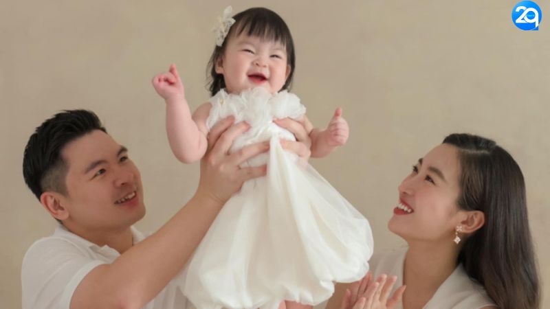 Đỗ Mỹ Linh Và Ái Nữ Đu Trend Xế Hộp Bạc Tỷ, Nhưng Dân Mạng Chỉ Chú Ý Đến Chủ Tịch CLB Hà Nội 2 do-my-linh-2