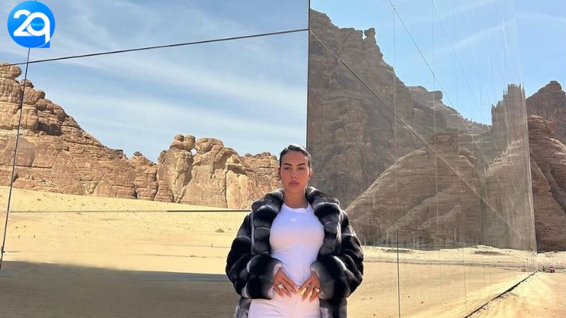 Georgina Rodriguez Bỏ Mặc Ronaldo Ở Nhà Một Mình, Fan Hốt Hoảng 2 georgina-rodriguez-bo-mac-ronaldo-2