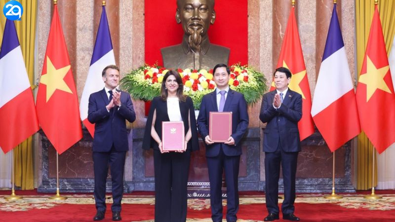 Tổng Thống Pháp - Bất Ngờ Khởi Công Siêu Nhà Máy Tại Việt Nam 1 tong-thong-phap-1